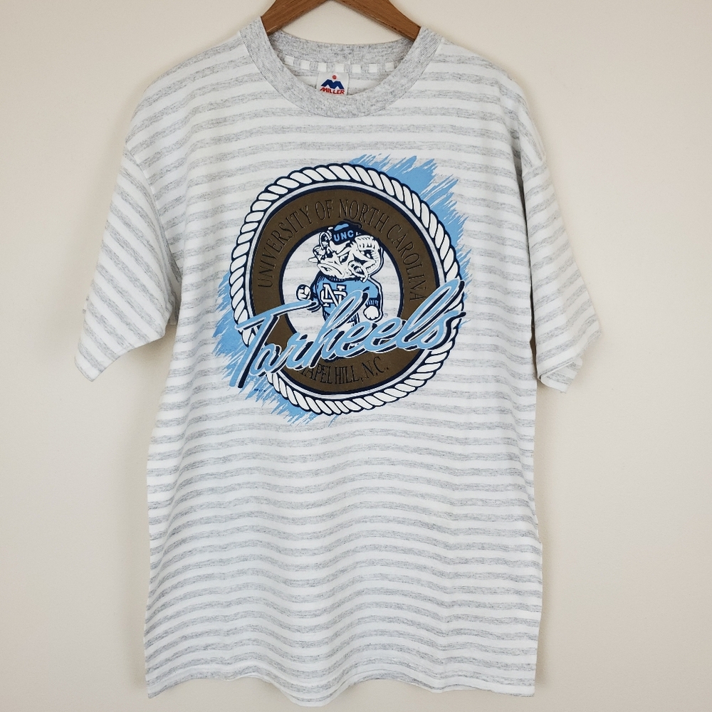 Vintage North Carolina Tar Heels Puff Print Graphic Single Stitch T-shirt